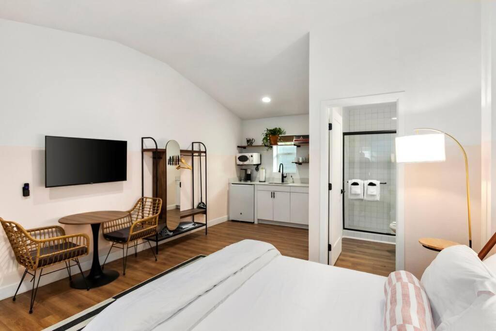 Paokalani Studio Suite.Hoʻoluʻolu Chandler Exterior photo